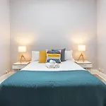 Dame Street - Irish Stay Group