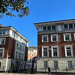 Stylish 2 Bedroom Flat In Dublin
