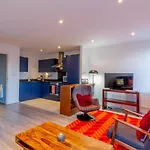 Guestready - Vibrant Apartment In Dolphins Barn