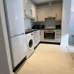 Stunning Modern 2Bed Apt Near Dublin City& Airport