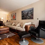 Hanover Wharf Apartment