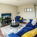 Charming Duplex In Grand Canal