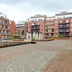 Custom House Harbour Apartments, Ifsc