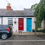 Central & Snug 1Bd House - Portobello