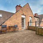 Homely 3 Bedroom House With A Balcony In Donnybrook