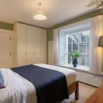 Spectacular 2 Bedroom Apartment With Sunny Garden & Terrace