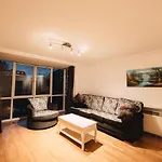Goldenglow Apartment 15 Min Airport