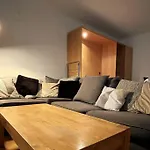 Peaceful Studio Apt W/2 Beds