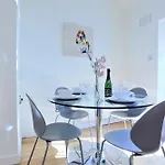 A Luxurious City Centre White Regency Townhouse With Terrace & Patio