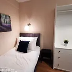 New Spacious & Central 3Bedroom Apartment Tv& Wifi
