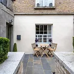 Spectacular 2 Bedroom Apartment With Sunny Garden & Terrace