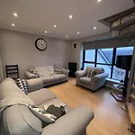 The Coastal Apartment - Homestay
