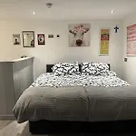 Cosy Open Plan Cabin In Dublin 11 Suit 2 Persons