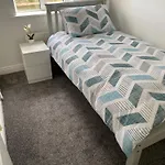 Modern Comfortable Four Bedroom House In Great Location