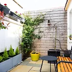 Charming Victorian 3Bd Townhouse With Free Parking
