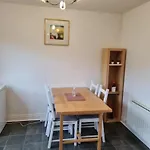 3 Cosy Bedrooms Near Airport & City