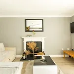 Modern Elegant Central Apt With Parking