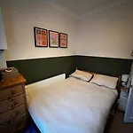 Trendy Artisan Cottage In Stoneybatter Near Dublin City Centre