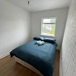 Nice Double Room At 2 Iveragh Rd-8