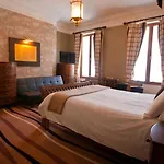Jackson Court Hotel