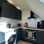 Top Floor Central Apartment