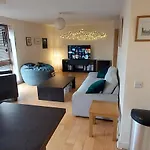 Spacious Riverside 1Bd In Bustling Village