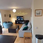 Spacious Riverside 1Bd In Bustling Village