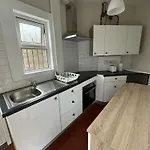 Superb Triple Room Near Croke Park - 1