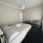 Superb Triple Room Near Croke Park - 1
