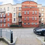 Inviting 2Bd Flat 15 Mins From Heart Of Dublin!