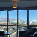 Cozy One Bedroom Apartment In Grand Canal