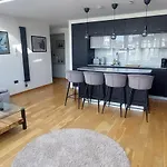 Dockland Penthouse With Aviva & Waterfront Views