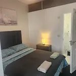 Dublin Deluxe Twin Or King Bed Studio Near Airport & City