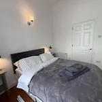 Stylish 2 Bedroom Apartment Dublin 2