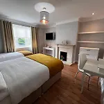 Maya\'S Lodge