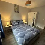 Cosy And Central Abbey Street Apt