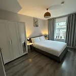 Cosy And Central Abbey Street Apt