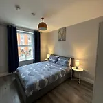 Cosy And Central Abbey Street Apt