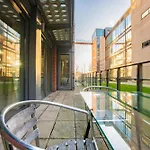 Bright & Modern Dublin City Stay