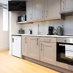 Modern Studio Apt - 20 Min Walk To Ha Penny Bridge