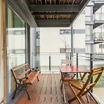 Bright, Spacious City Centre Apt