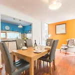 Bright, Spacious City Centre Apt