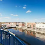 Pier 19 Apartment