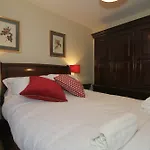Luxury City River View Apartment