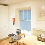 2 Bedroom Apartment Near Grafton Street Sleeps 4