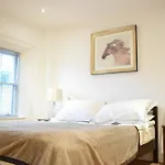 2 Bedroom Apartment Near Grafton Street Sleeps 4