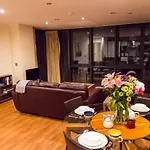 Spacous Dublin Escape 3Br Ensuited Free Parking
