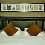 Paramount Hotel