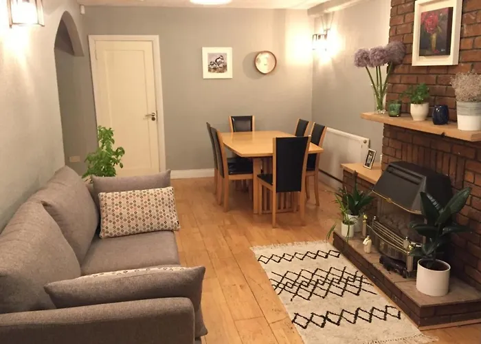 3 Bedroom Family Home In Residential Area Near Centre