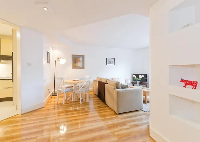 Superb Central Apartment In D4